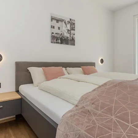 Justina 7 Apartment *