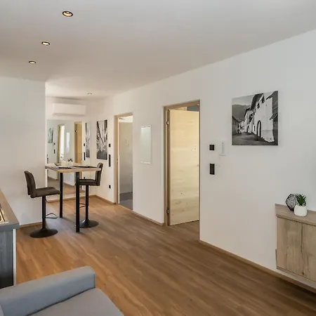 Apartment Justina 7 *